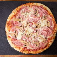 Pizza Prosciutto e Funghi Pizza cu blat normal la Quick Bites din Târgu Mureş