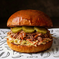 Pulled Pork Burger 270 g BURGER BOX  la Rexo LunchBox din Târgu Mureş