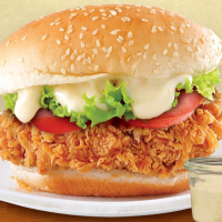 Hot Crispy Chicken Burger Box 400 g BURGER BOX (PRODUSE NOI, RĂCORITOARE INCLUSĂ) la Rexo LunchBox din Târgu Mureş