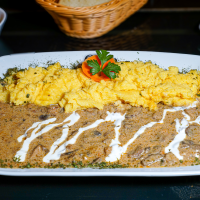 Tocanita Herany mamaliga/muratura/paine/desert Meniu la Omamix din Târgu Mureş