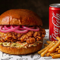 Buffalo Chicken Burger Box  330/130  g NEW ! CRISPY BURGERS la Rexo LunchBox din Târgu Mureş