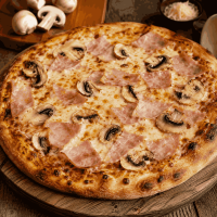 PIZZA PROSCIUTTO FUNGHI Pizza la Pizza Rustic din Târgu Mureş