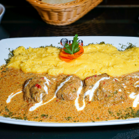 Papricas pui mamaliga/muratura/paine/desert Meniu la Omamix din Târgu Mureş