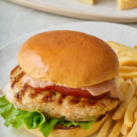 Grilled Chicken Burger 280 g BURGERS la Rexo LunchBox din Târgu Mureş