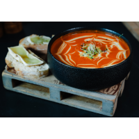 Supa crema de ardei cu Piept de pui in crusta de pesmet si cartofi prajiti 700 g Meniul Zilei la Scarlet Cafe din Târgu Mureş