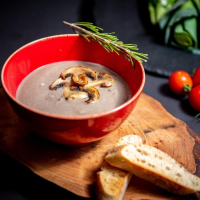 Avocado Cream Soup with Bacon Chips 350 g Supe la Soup Bar din Târgu Mureş