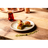Baklava cu fistic Desert la Pelit Turkish Cuisine din Târgu Mureş